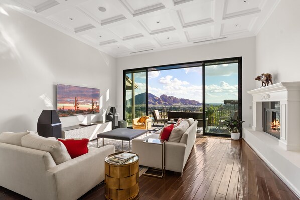 Living area - The Ultimate Paradise Valley Home (Paradise Valley)