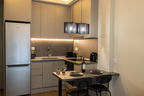 Fridge, oven, toaster, blender - Modern Apt. ideal for families/couples,10 mins from Thessaloniki's vibrant heart (Thessaloniki)