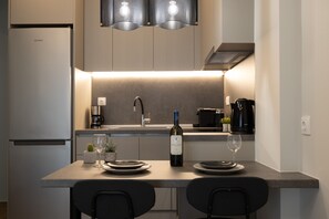 Køleskab, ovn, brødrister, blender