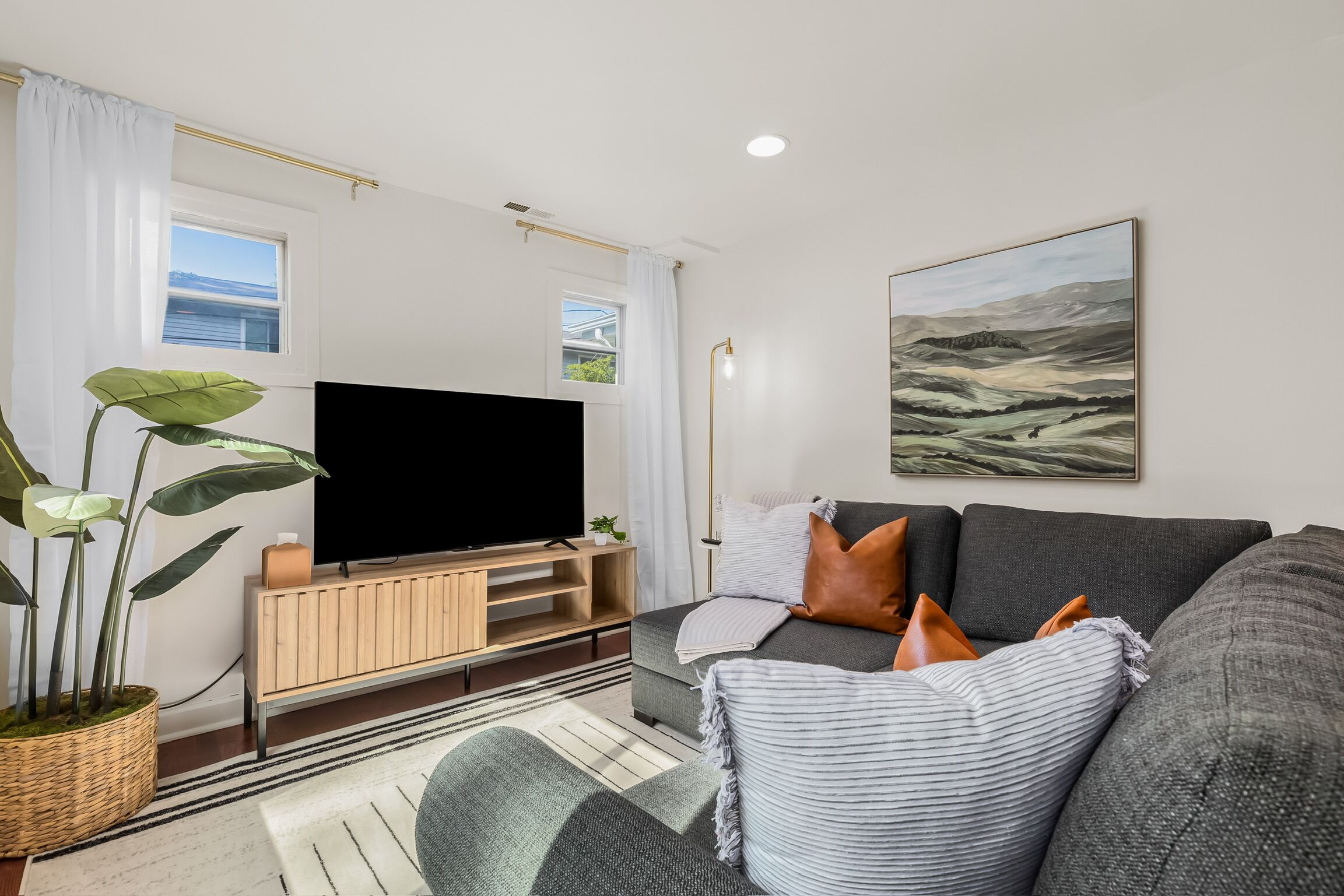 Updated and Stylish 2BR Home with King Bed <1 mile to Downtown Plymouth!