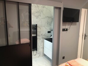 4 Schlafzimmer, Bügeleisen/Bügelbrett, WLAN, Bettwäsche