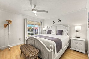 2 bedrooms, desk, iron/ironing board, WiFi - Largest Pool • Private Beach Access • Pickleball (Bradenton Beach)