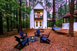 Property grounds - Romantic Cabin Getaway Sauna, EV & Pizza Oven (Broken Bow)