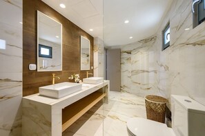 Håndklæder, Sæbe, Shampoo, Toiletpapir