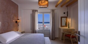 3 bedrooms, in-room safe, iron/ironing board, free WiFi