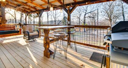 Serene & Cozy Studio Cabin: Walk to Norfork Lake!