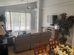 Smart-TV, Videospiele, DVD-Player, Bücher