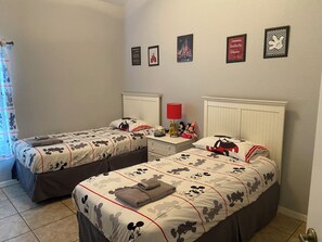 4 chambres, fer et planche à repasser, lit parapluie, Wi-Fi gratuit