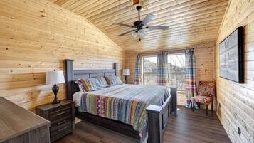 3 chambres, bureau, fer et planche à repasser, lit de bébé portatif