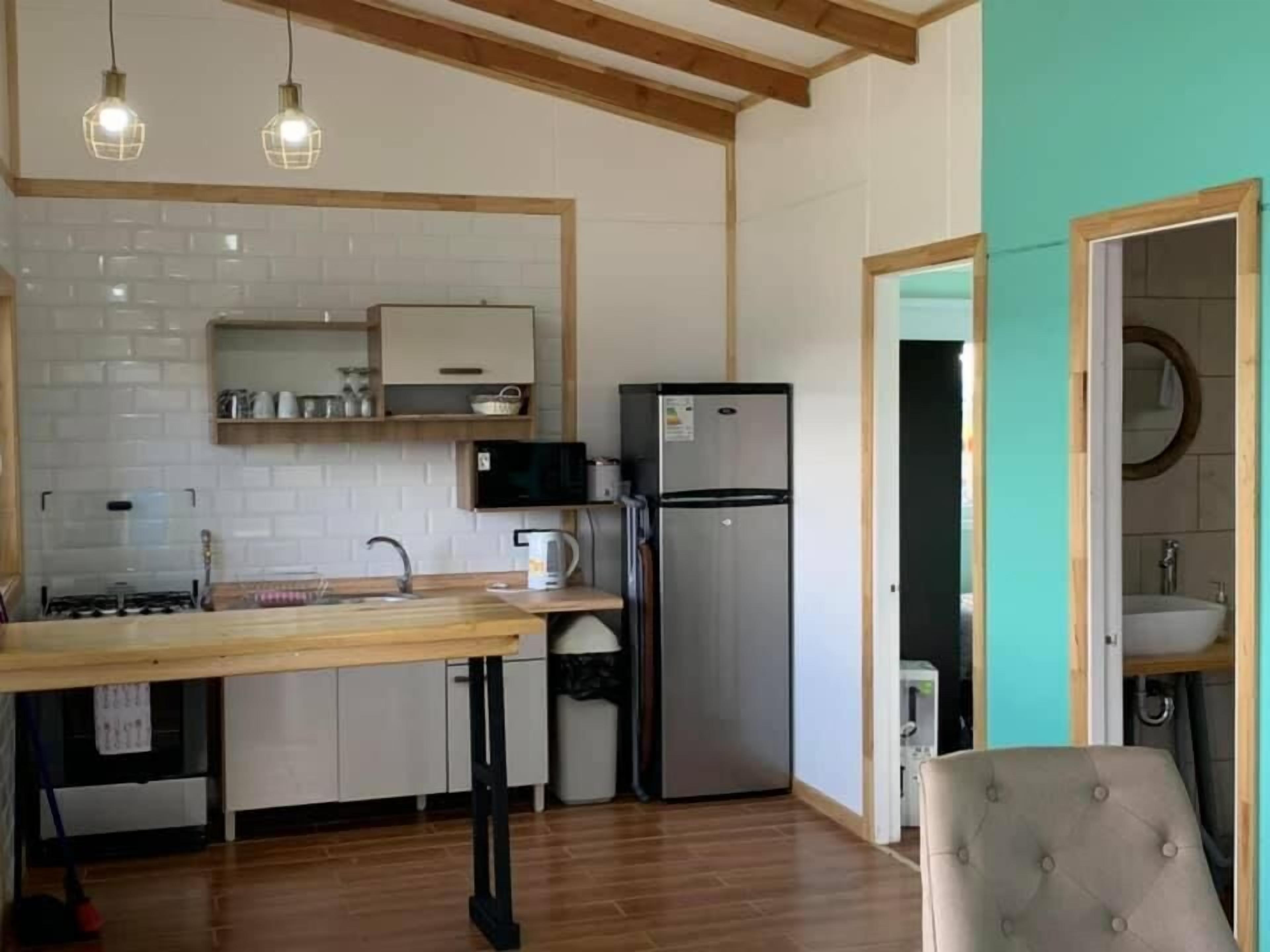 Basic Cottage | Private kitchen | Fridge, microwave, oven, stovetop