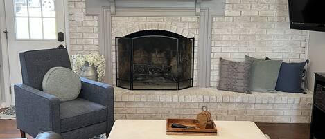 Smart TV, fireplace