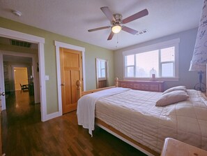 3 habitaciones, escritorio, tabla de planchar con plancha y wifi 