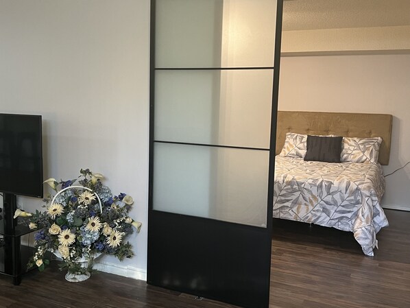 2 Schlafzimmer, Schreibtisch, Bügeleisen/Bügelbrett, WLAN