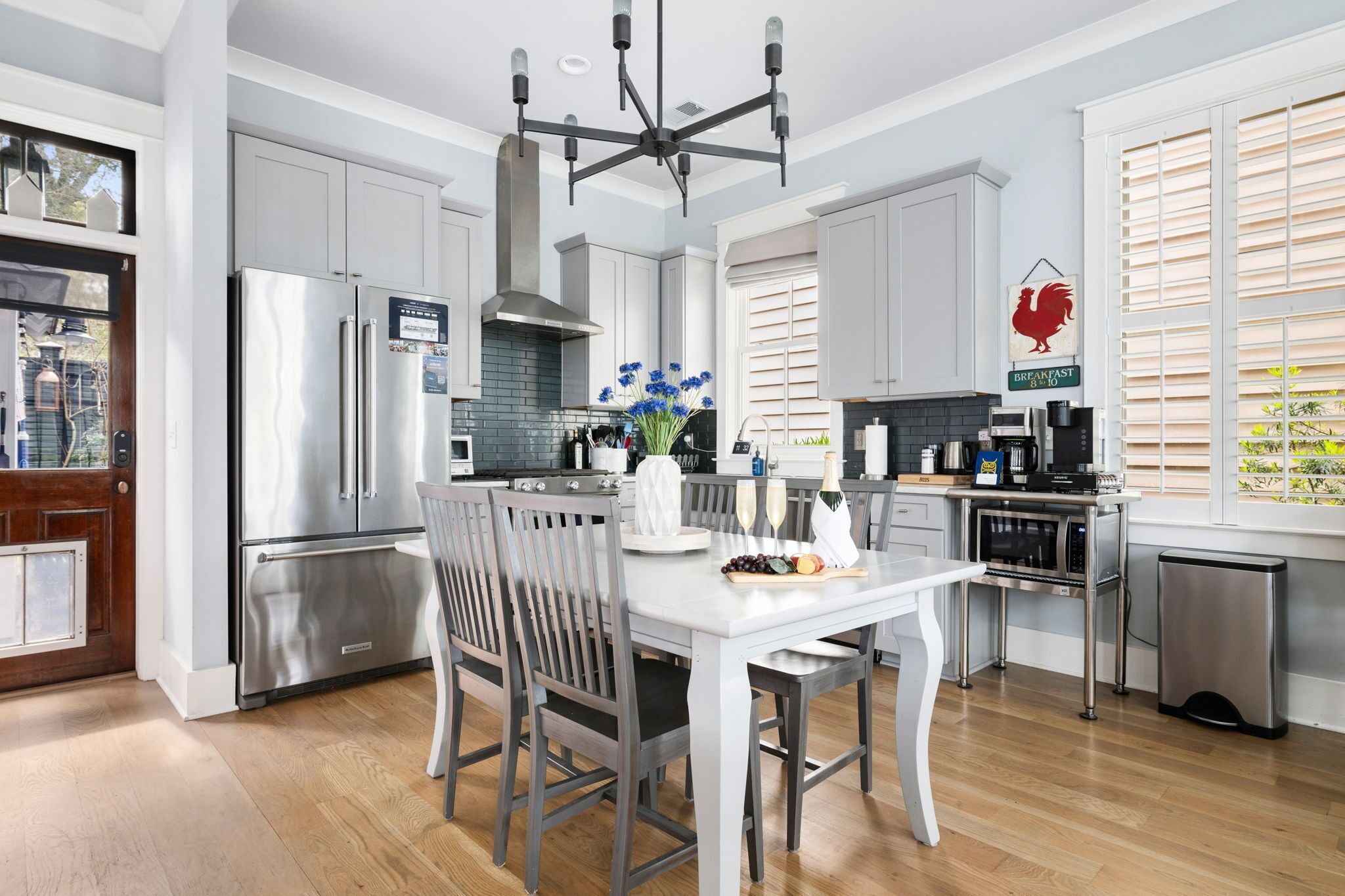 冰箱、微波炉、烤箱、炉灶