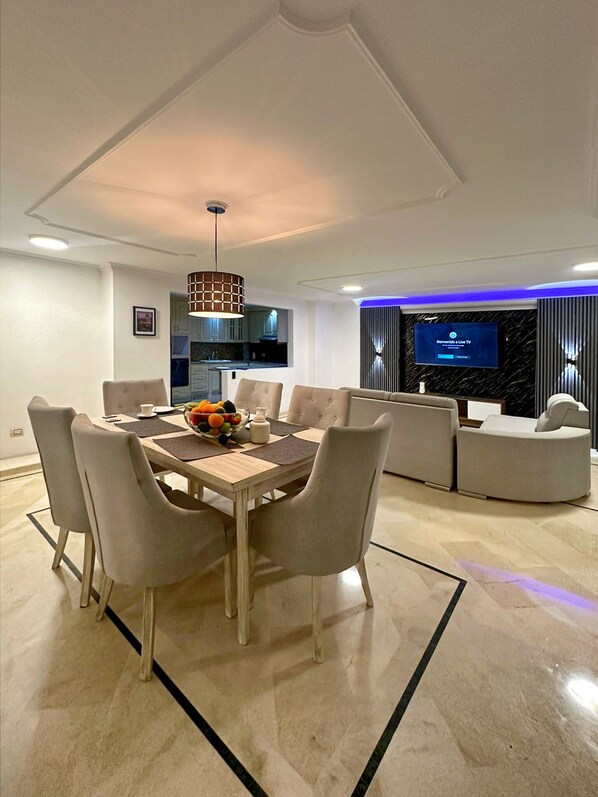 Dining - Luxurious penthouse in the city's heart, with a large private terrace. (Medellín)