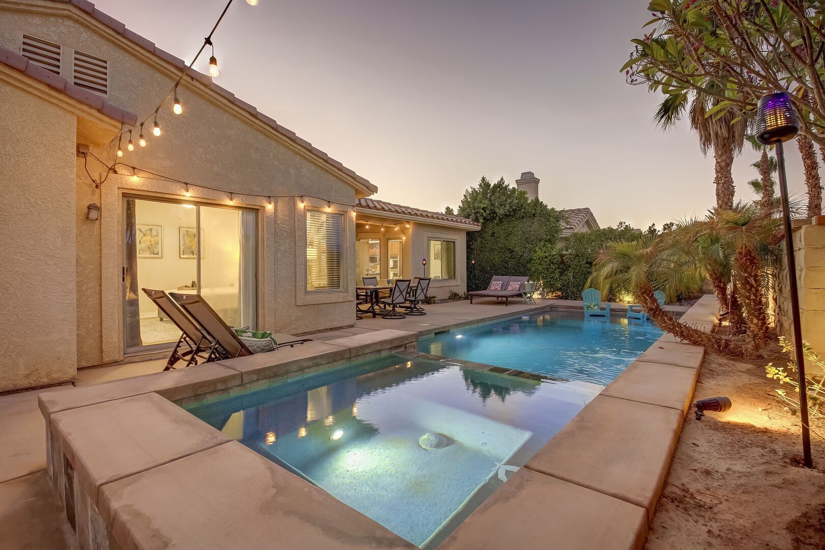 حمّام سباحة مُدفَّأ