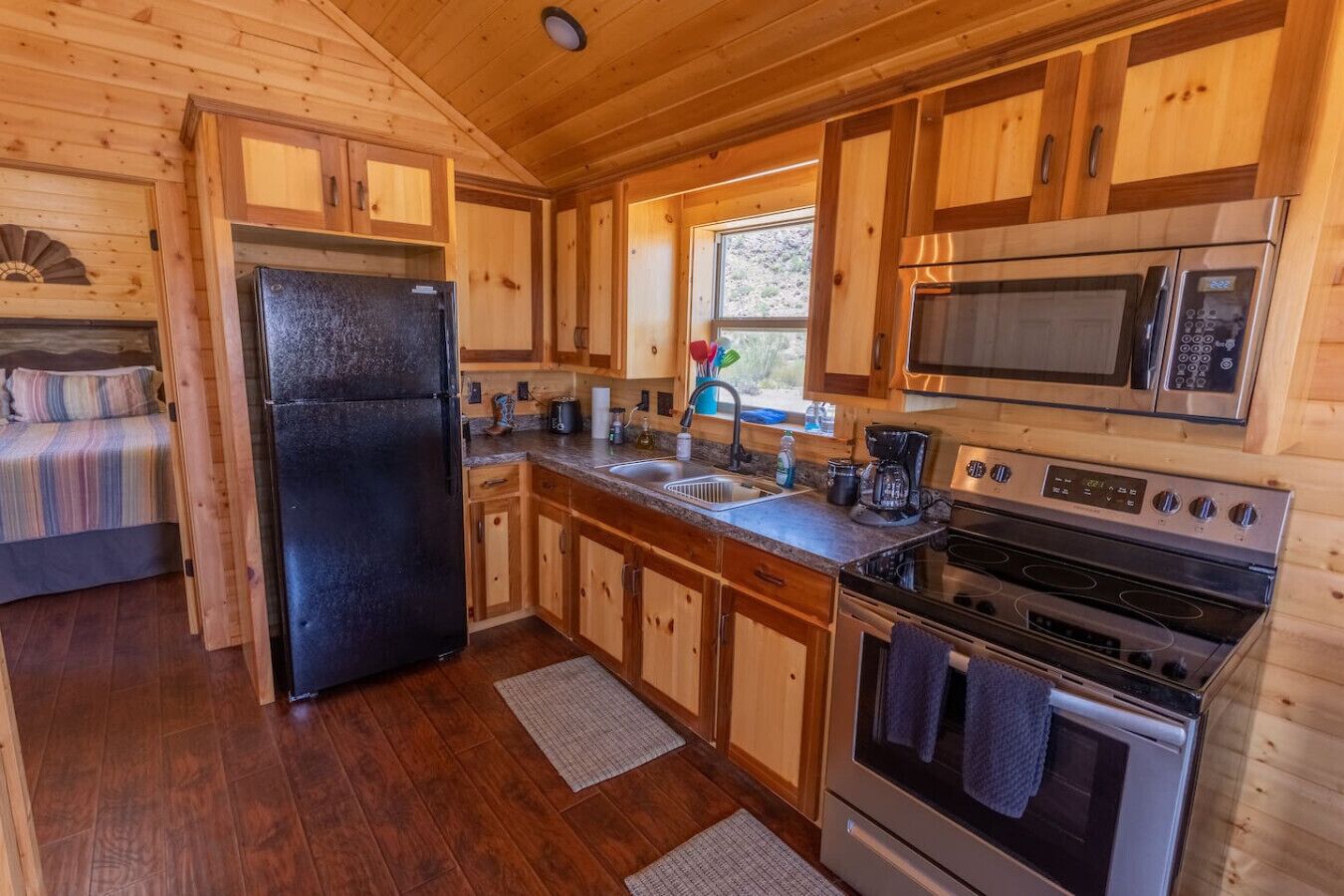 雪櫃、微波爐、焗爐、爐具