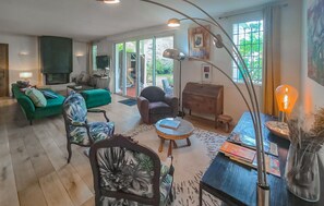 TV, fireplace, ping pong, stereo - Gorgeous home in Saint-Brevin-les-Pins (Saint-Brevin-les-Pins)