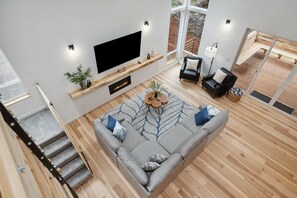 TV, fireplace, offices