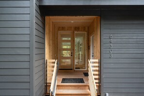 Exterior detail - Sandy River Group Getaway 2 (Mount Hood Village)