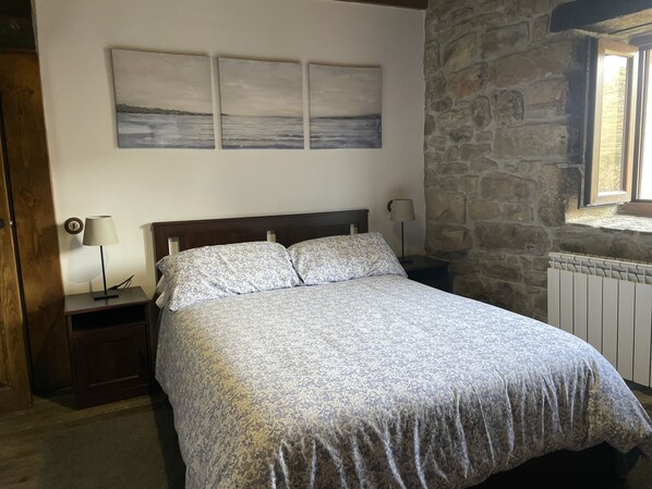 5 bedrooms, in-room safe, iron/ironing board, travel cot