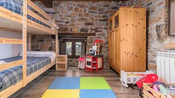 5 bedrooms, in-room safe, iron/ironing board, travel crib