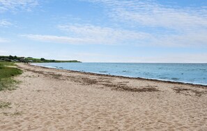 Una playa cerca, pesca