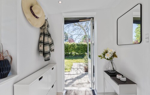 2 bedroom awesome home in Hornbæk