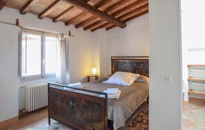 1 bedroom, travel cot, free WiFi, bed sheets