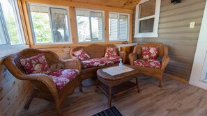 Interior - Traditional Cottage in Muskoka Lakes Bala (MacTier)