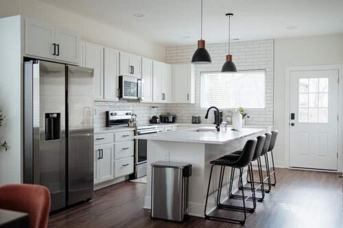 New build modern home 3BR with Hot Tub & ping pong