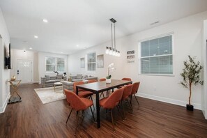Dining - New build modern home 3BR with Hot Tub & ping pong (Delaware)