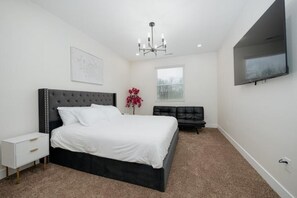 3 bedrooms, desk, iron/ironing board, travel cot