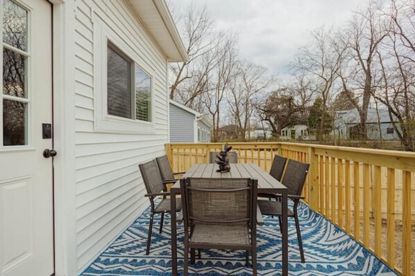Outdoor dining