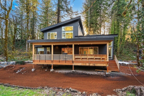 700 sq ft covered deck with hot tub and BBQ.
