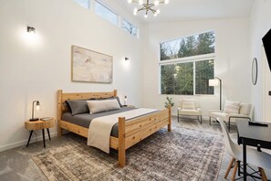 5 bedrooms, WiFi, bed sheets - Sandy River Group Getaway (Mount Hood Village)