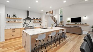 Interior - Sandy River Group Getaway (Mount Hood Village)