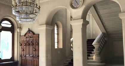 Historic castle near Paris, Disney, CDG. Sleeps 8 in 4 bedrooms, 3 full baths!