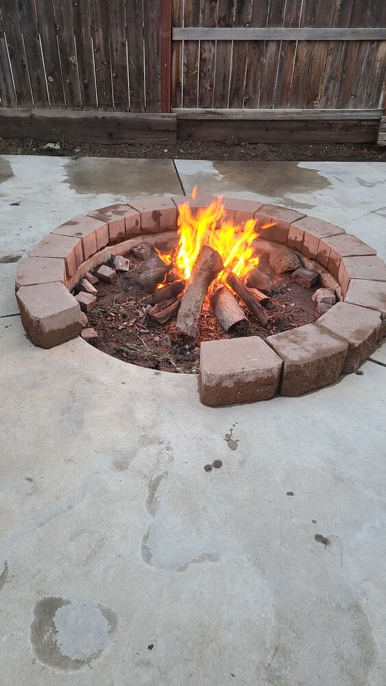 Quiet home on the golf course, 5min walk to the Club House, 5 min drive