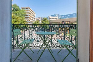 Outdoor dining - Le Terminus Studio Optical Fiber/Hyper Centre (Aix-les-Bains)