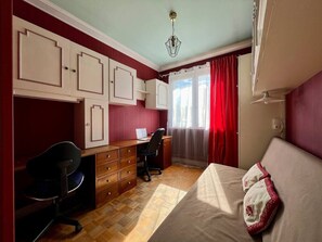 3 bedrooms, desk, iron/ironing board, travel cot