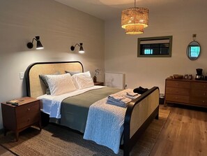 1 habitación, tabla de planchar con plancha, wifi gratis y ropa de cama 