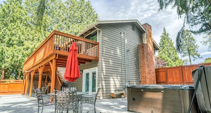 Suite with Hot Tub -AC - Huge Fenced Yard - Mt. Rainier View - Private Entrance