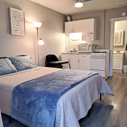 Charming Efficiency Apartment #10