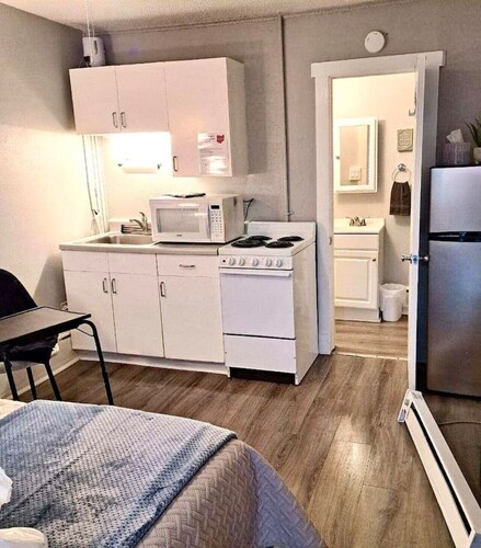 Charming Efficiency Apartment #10