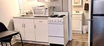 Charming Efficiency Apartment #10