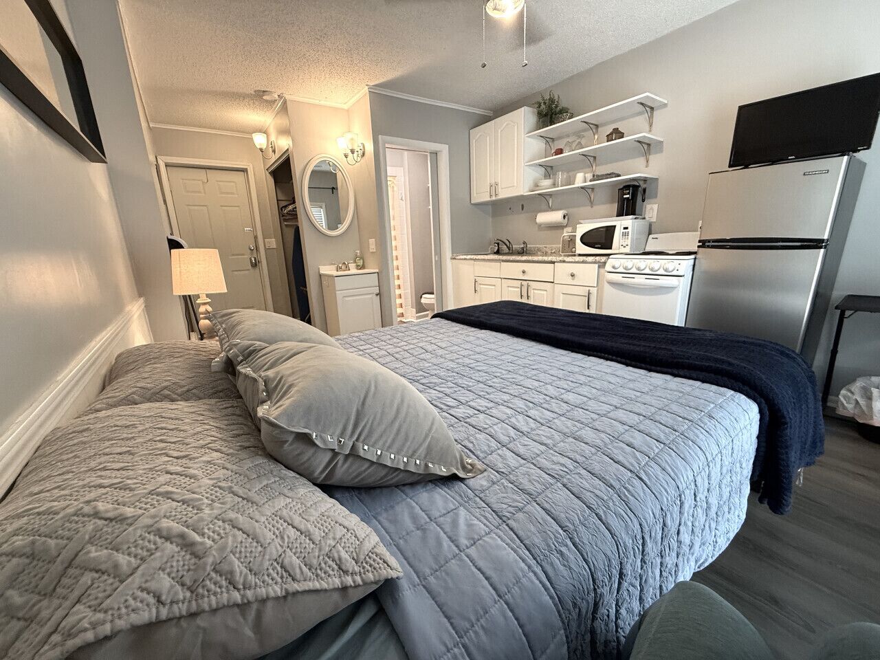 1 habitación, tabla de planchar con plancha, wifi y ropa de cama 