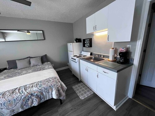 Cute & Comfy Efficiency Apartment #9