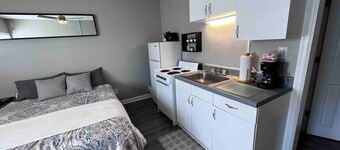 Cute & Comfy Efficiency Apartment #9