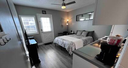 Cute & Comfy Efficiency Apartment #9